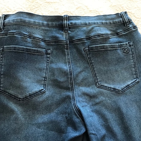 NWT DG2 5-pocket blue jeans with beaded tuxedo stripe—virtual stretch (16P) - Picture 15 of 16